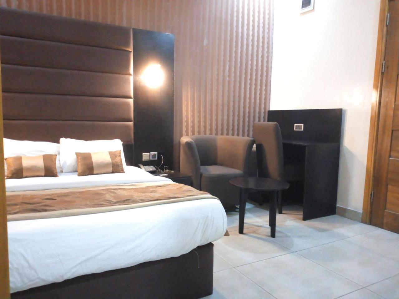 Bana Hotel & Suites Lagos Exterior foto