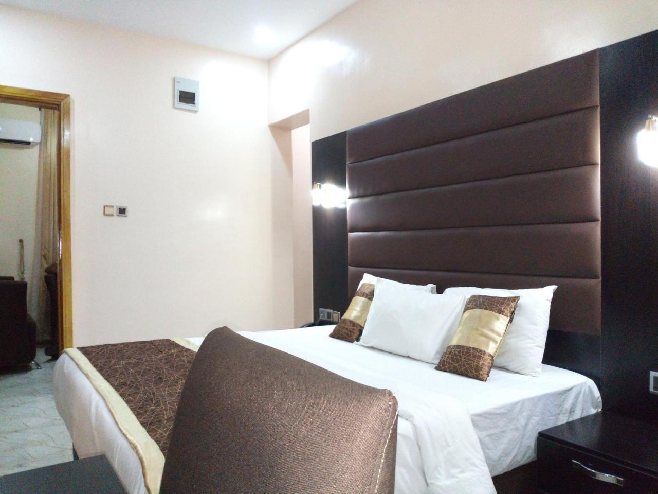 Bana Hotel & Suites Lagos Exterior foto