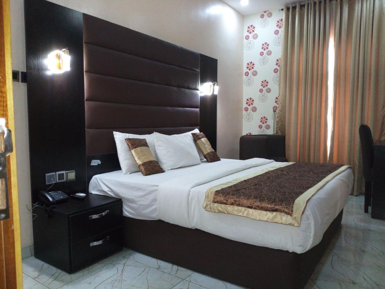 Bana Hotel & Suites Lagos Exterior foto