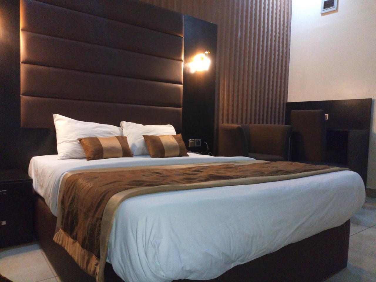 Bana Hotel & Suites Lagos Exterior foto
