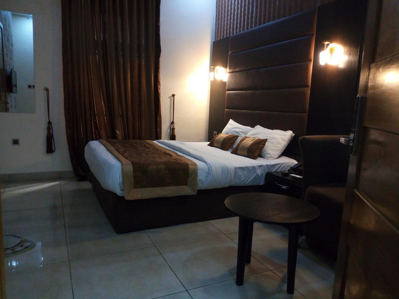 Bana Hotel & Suites Lagos Exterior foto