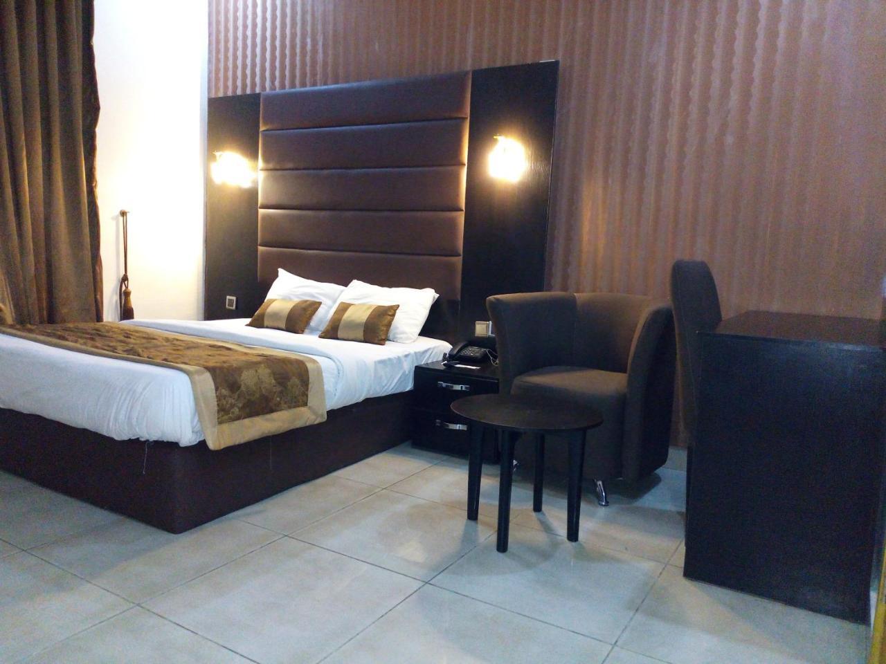 Bana Hotel & Suites Lagos Exterior foto