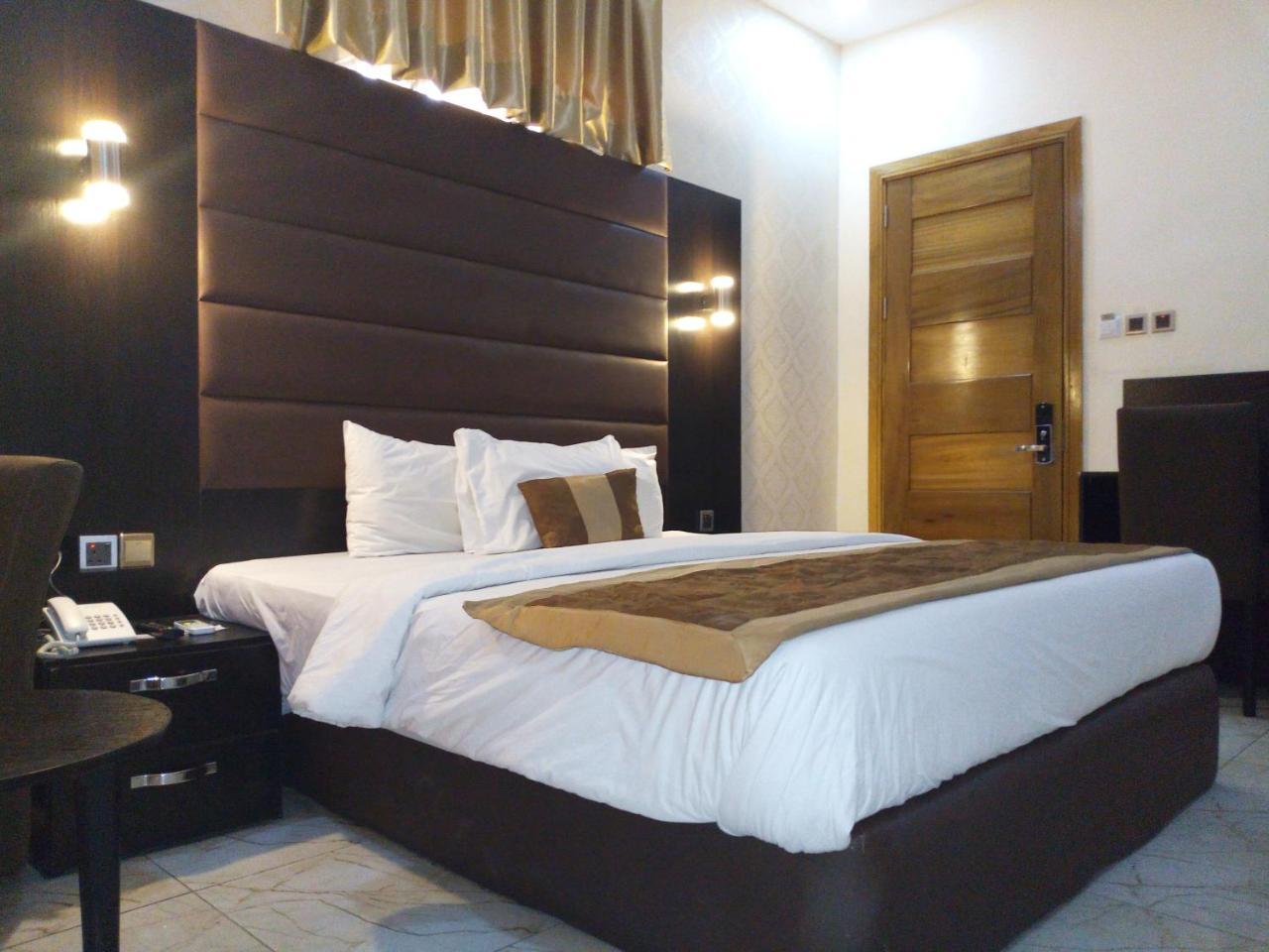 Bana Hotel & Suites Lagos Exterior foto