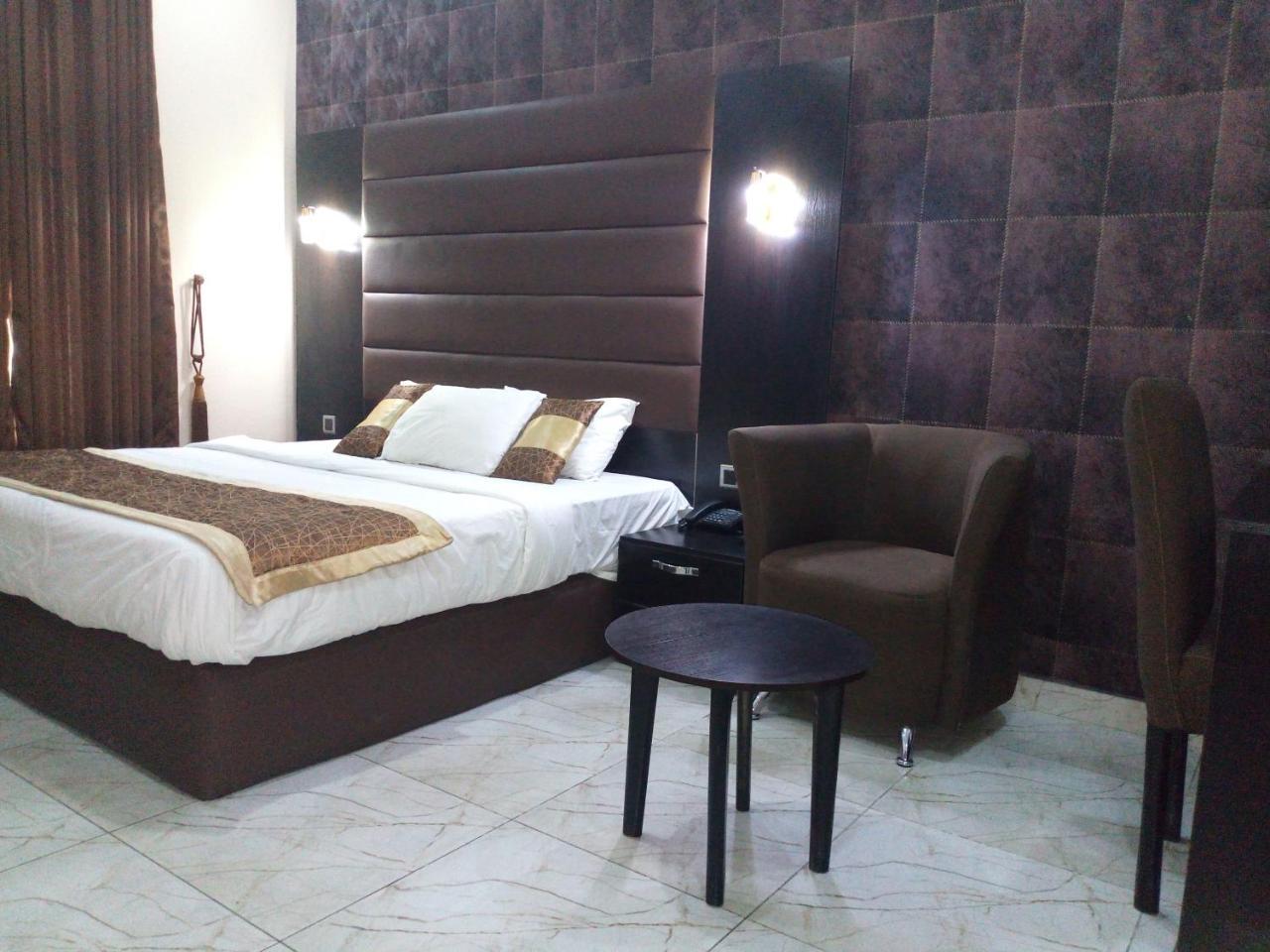 Bana Hotel & Suites Lagos Exterior foto
