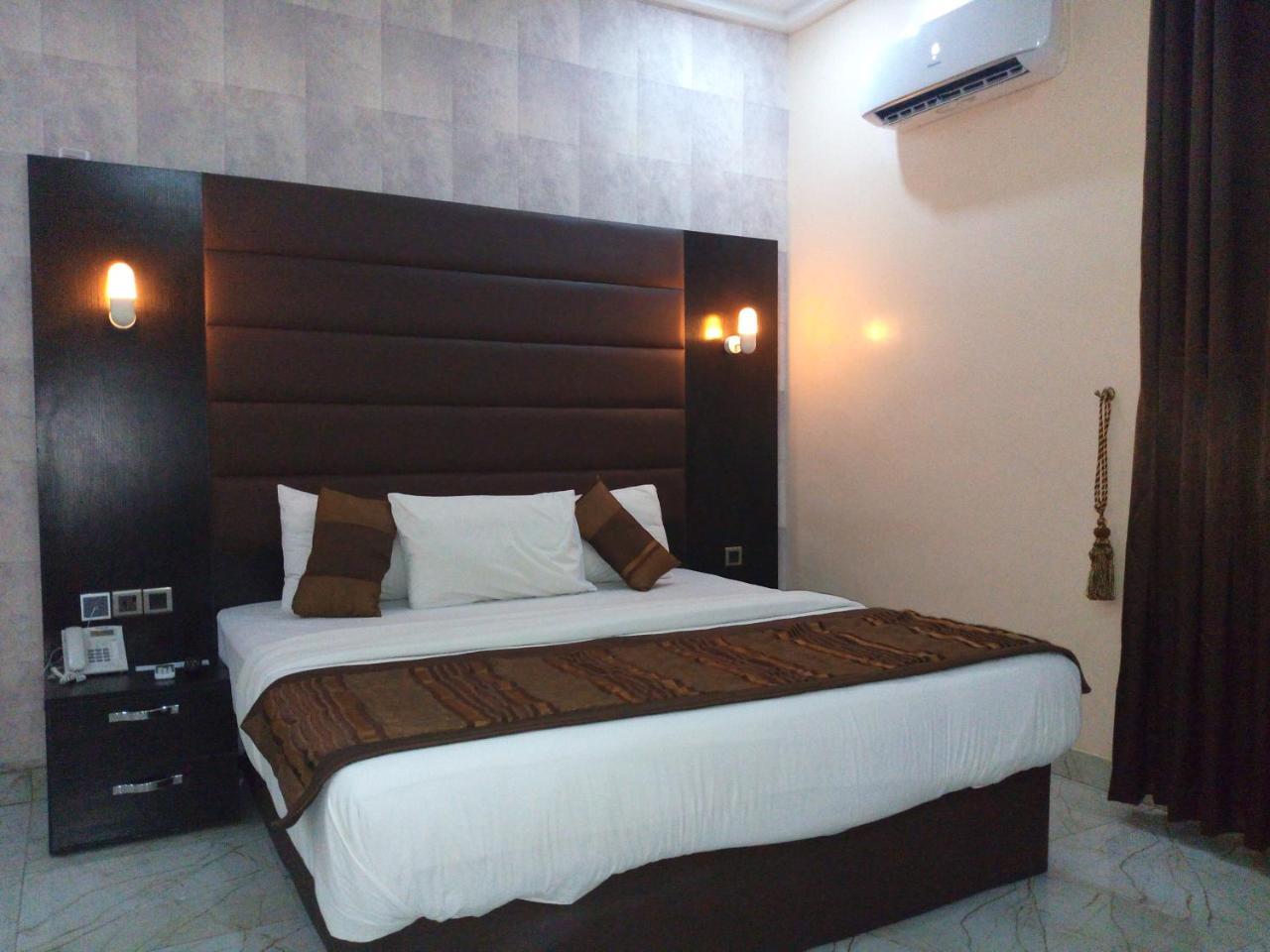 Bana Hotel & Suites Lagos Exterior foto